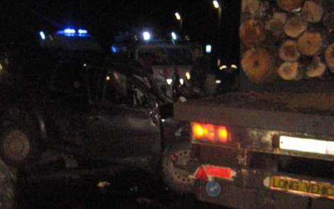 Смерть за минуту: водитель погиб в ДТП с лесовозом под Ярославлем