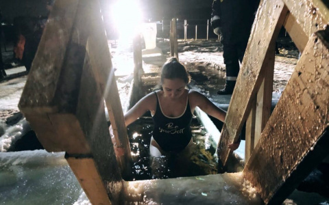 «В воде отказало тело»: о первом опыте купаний в Крещение рассказала ярославна