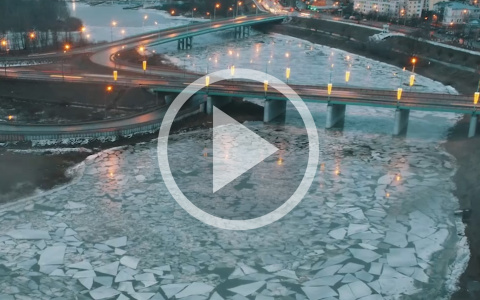 Завораживающая аномалия: появилось уникальное видео движения льда на Которосли