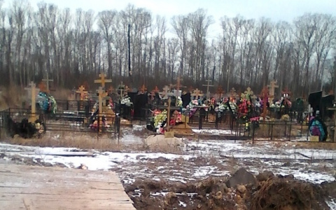 "Хоть кремируй": новое кладбище не успели построить в Ярославле