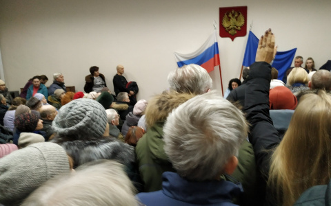 "Народ не влезает в зал": заволжане бунтуют против отключения газа в Ярославле