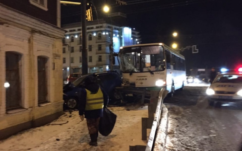 Пострадавших уже 17: подробности смертельного ДТП с автобусами на Московском проспекте