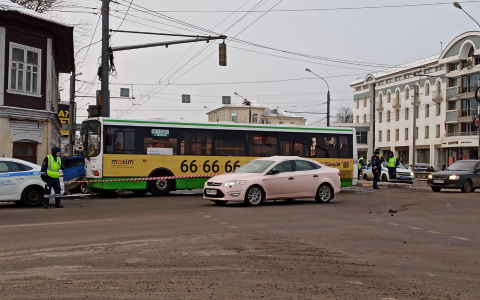 "На лбу шов девять сантиметров": пострадавшая в аварии на Московском рассказала о травмах