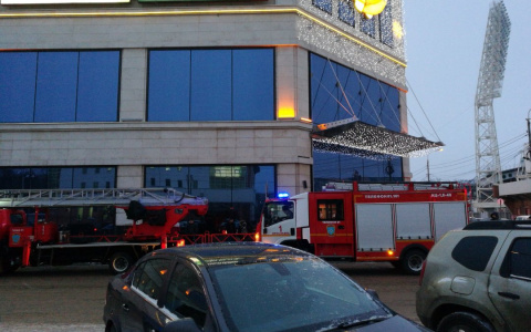 Пожарные машины и спасатели у Ауры: что произошло