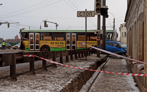 Больше десятка сгинули в автобусах: о переработках водителей заявили в ГИБДД