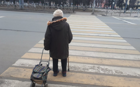 "Тебе поди самой мало": ярославцы рассказали о голодающих бабушках