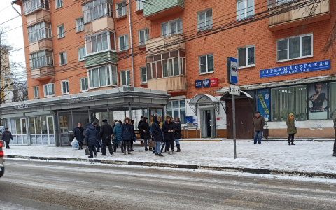 "Две секунды - и людей нет в живых": свидетель об упавшем светофоре в Ярославле