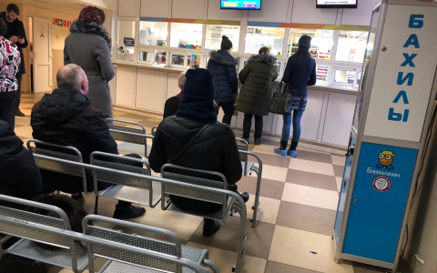 Дикие очереди и пустые кабинеты: врач раскрыл причины «катастрофы» современной медицины