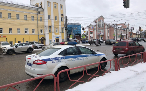 До дома не дошла: троллейбус сбил женщину в центре Ярославля