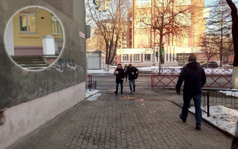 "Избитого выгнали ждать скорую на улице": скандал в детском центре Ярославля