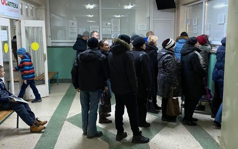 Удар для бабушек: в районном поликлинике сделали этаж для "випов"