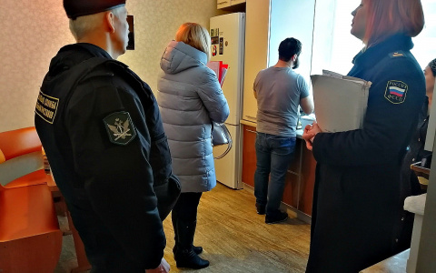 Узнали правду после смерти: семью с ребенком выставили из квартиры в Ярославле