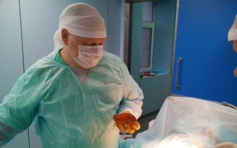 "Дорогие гастроли": доктор Петровский обещает бесплатно прощупать грудь бюджетницам