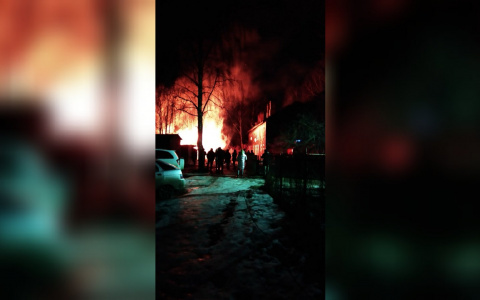 "Испуганных детей выносили в одеялах": что рассказали очевидцы о страшном пожаре в Ярославле