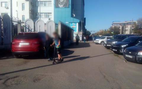 Довел ребенка до слез: в Ярославле нашли похитителя самоката