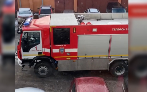 Три машины спасателей около ТЮЗа: что происходит в центре Ярославля