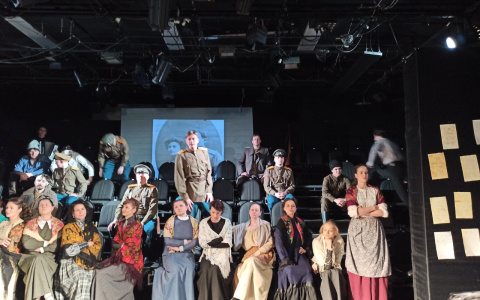 "От слов выбивало слезы": "волковцы" представили в Ярославле новый спектакль