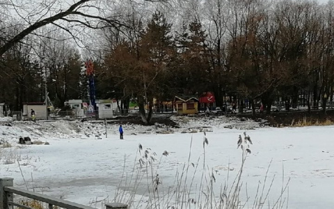 Хватит секунды, чтобы умереть: маму подростка на льду ищут в Ярославле