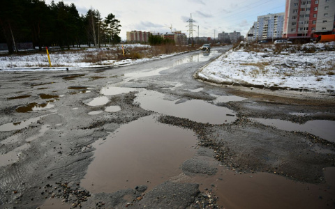 А пока "убивайте" подвеску: назвали дату ремонта одной из главных дорог Ярославля