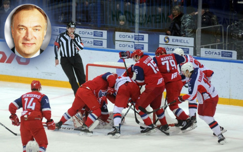 «Прекратите этот позор»: болельщики пытаются свергнуть президента ярославского «Локомотива»