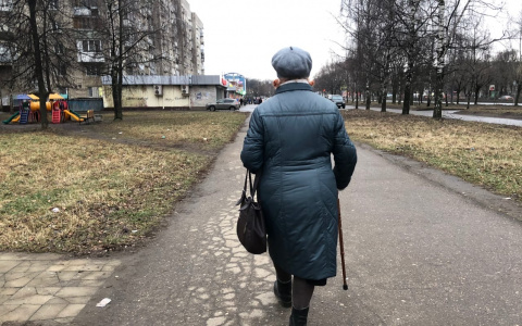 Умудряются ездить на иномарках: какие авто покупают пенсионеры в России