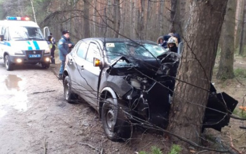 Умер в машине: водитель погиб под Ярославлем