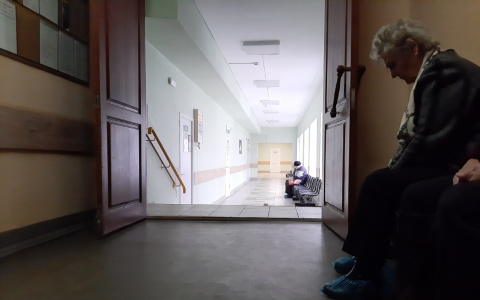 "Сдавайте билеты, градусники в рот": как в Ярославле компании бьются с коронавирусом