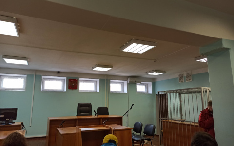 Два сотрудника МЧС "попались" на взятке в Ярославле