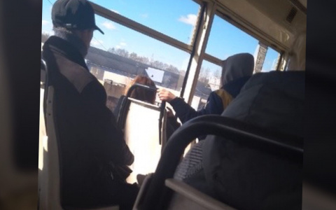 "Это яд": пьяные дети устроили скандал в трамвае Ярославля