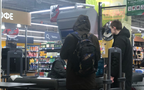 "Закрыли только фудкорт": покупатели разоблачили торговые центры в Ярославле