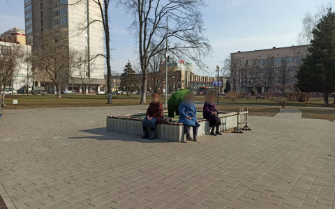 "Одни бабки. И все кашляют": горожане о первом дне карантина в Ярославле
