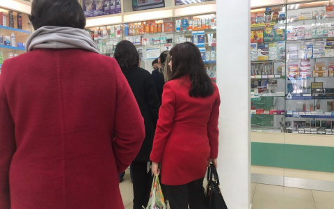 Сидите дома: рассказали, как пожилым ярославцам получить льготные лекарства