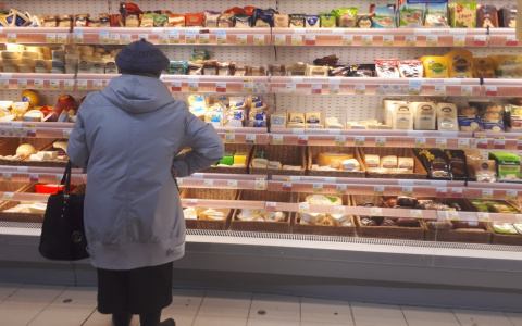 Назад в 90-е: в Госдуме предлагают ввести продуктовые карточки