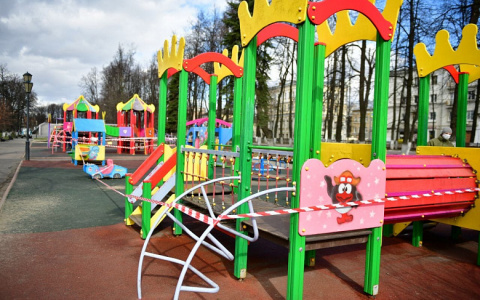 В Ярославле закрывают детские площадки