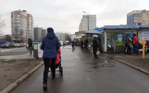 Спасают от кризиса: сотрудники ПДН доставляют продуктовые наборы детям из Ярославля