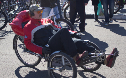 «На нем я никогда не болею»: ярославец создал чудо-транспорт из старого барахла