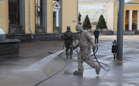 В серых костюмах окружили вокзал: что делают спасатели МЧС в центре Ярославля