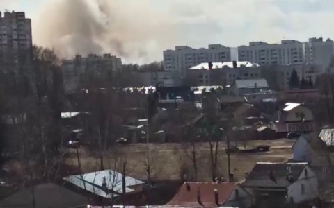 Столб серого дыма над городом: что горит в Ярославле