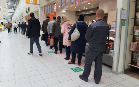 Эти четыре опасных метра: новые свойства коронавируса обнародовали ученые