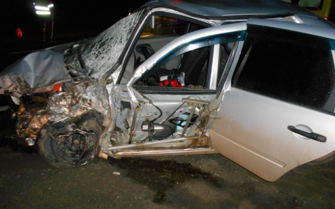 Авто согнуло пополам: подробности жесткой аварии на трассе под Ярославлем