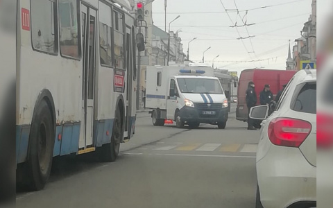 В Ярославле встали троллейбусы: подробности ДТП в центре города. Кадры