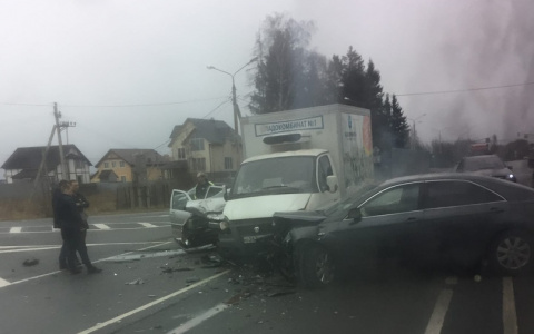 Из салона валит черный дым: подробности массового ДТП в Ярославле