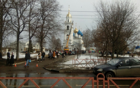 В храм - по спискам: епархия ввела правила пасхальных служб