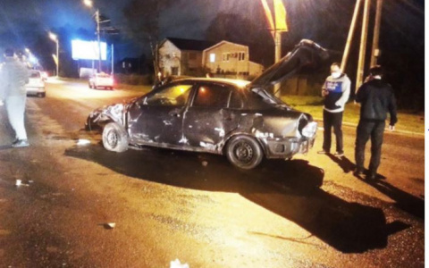 "Движок выпал, забор вырвало "с корнем": о странной аварии рассказали ярославцы. Кадры