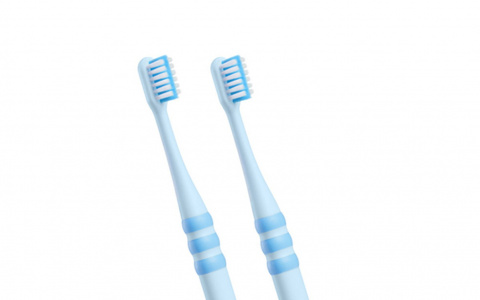 Как выбирать зубную щетку, рассказал стоматолог Илья Шувалов