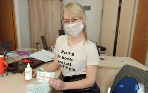 «Ползарплаты уходит на маски»: в России предлагают ввести пособия на средства защиты