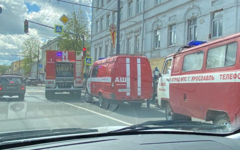 Три пожарные машины перегородили центр: что происходит в Ярославле