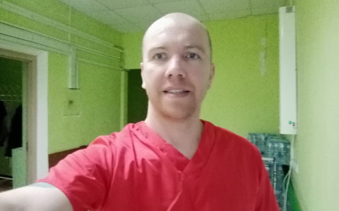 "Боюсь заразить близких": как тренер из Ярославля стал санитаром в Карабихе