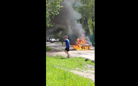 Дети задыхались от дыма: пожар у садика Ярославля попал на видео