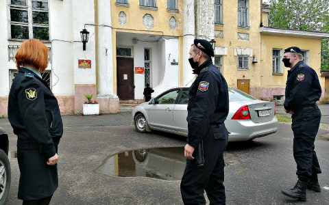 "Могут быть жертвы": в центре Ярославля закрыли военкомат